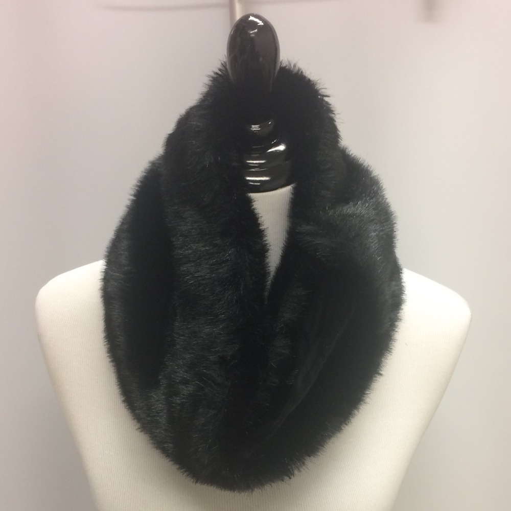New York and Company Black Faux Fur Circular Scarf